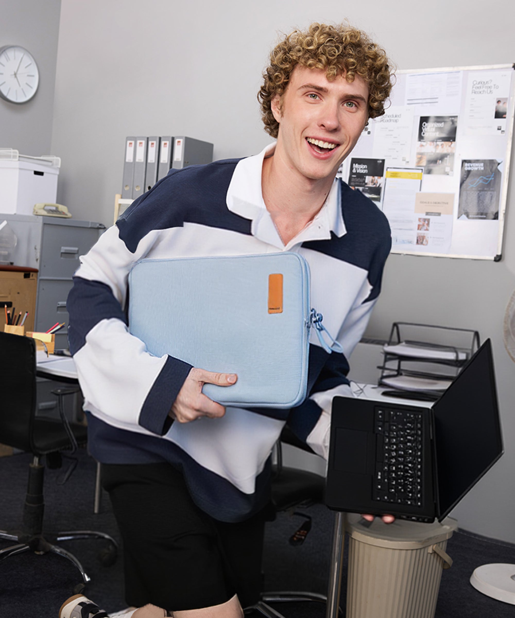 Color_Nice Ice| The Aisle Laptop Sleeve