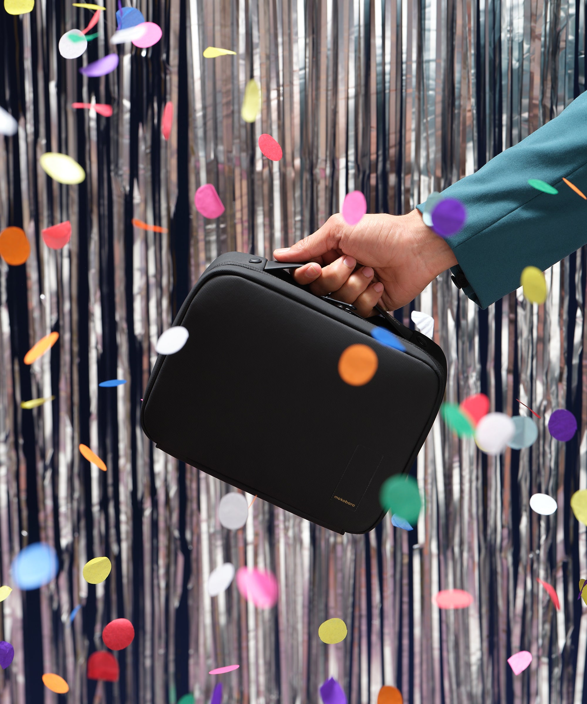 Color_Money Moves | The Hanging Toiletry Bag